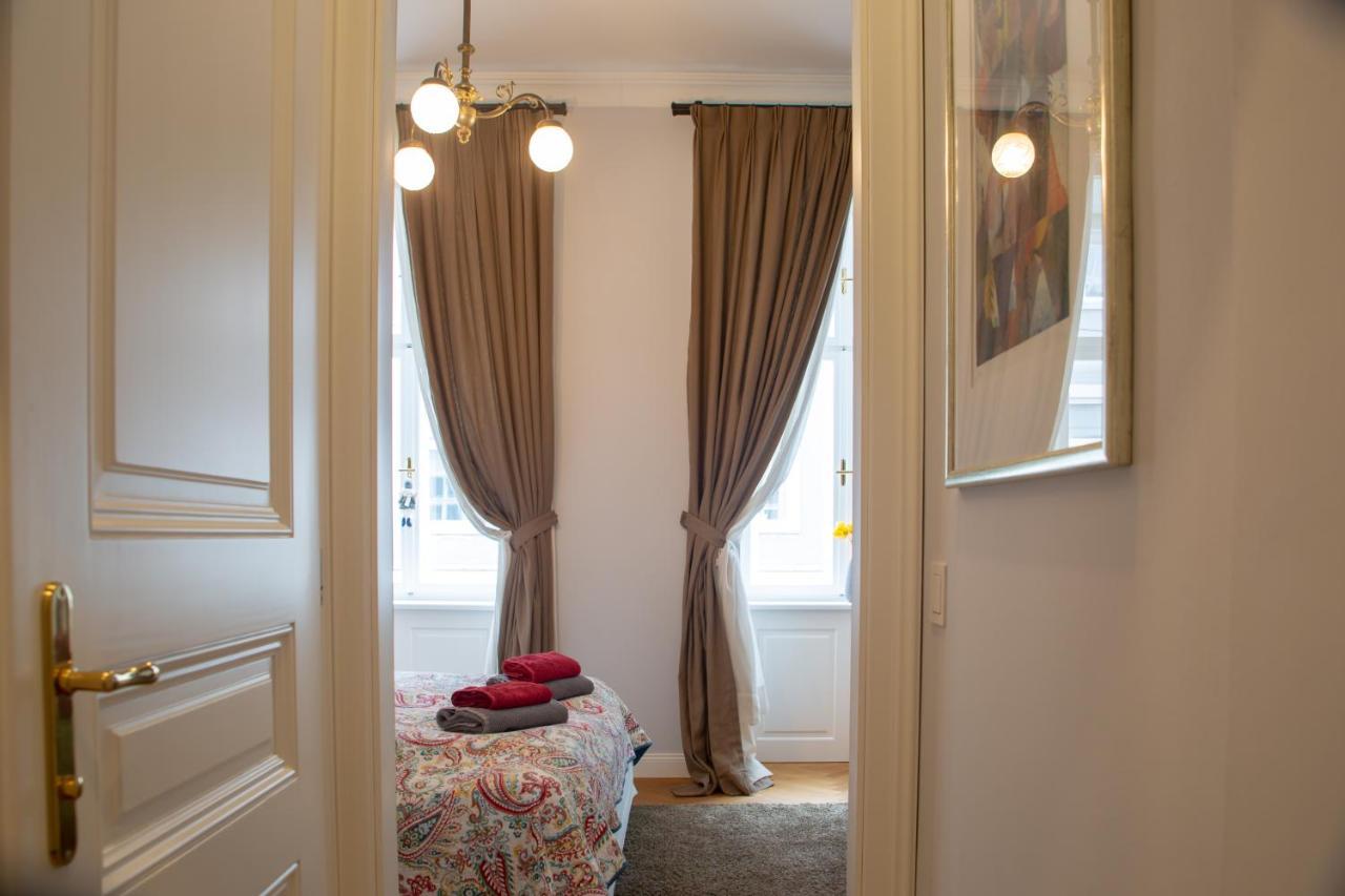 Stilvolles Apartment In Zentraler Lage Вена Экстерьер фото